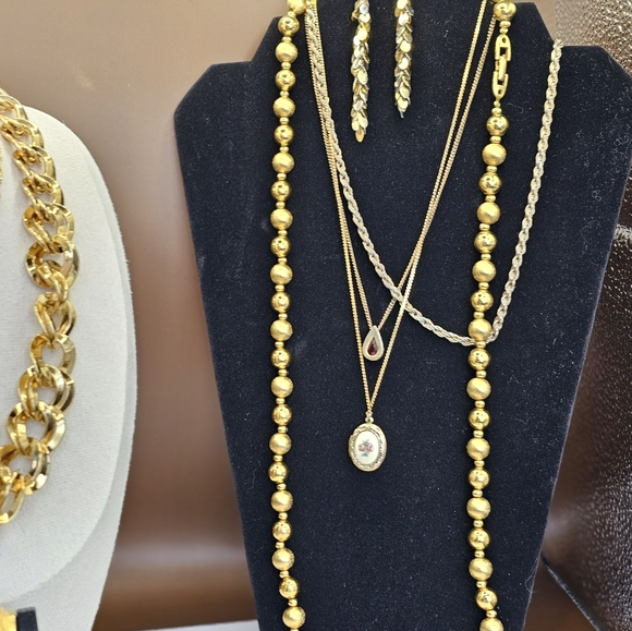 HUGE VINTAGE LOT. PHOTOS ADDED - Picture 10 of 16